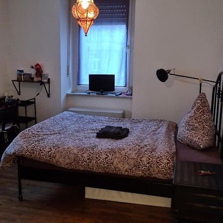 Gemuetliches Zimmer In Einer Altbauwohnung In Der Stadt Wurzburgo Exterior foto